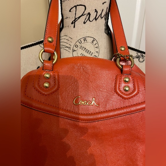 Women Coach bag , nice colour in very good condition - Picture 2 of 5